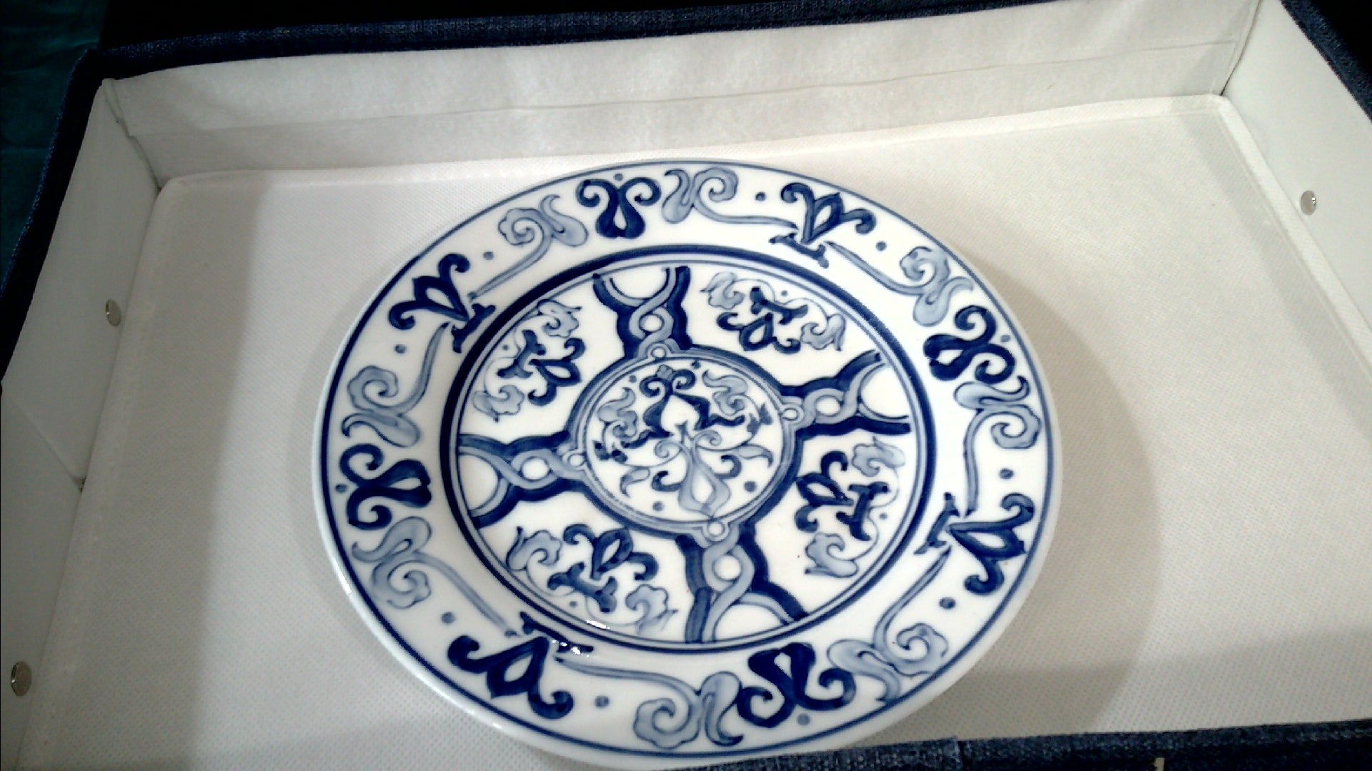 6 8" Vintage Bombay Company Blue and White pattern salad/accent plates