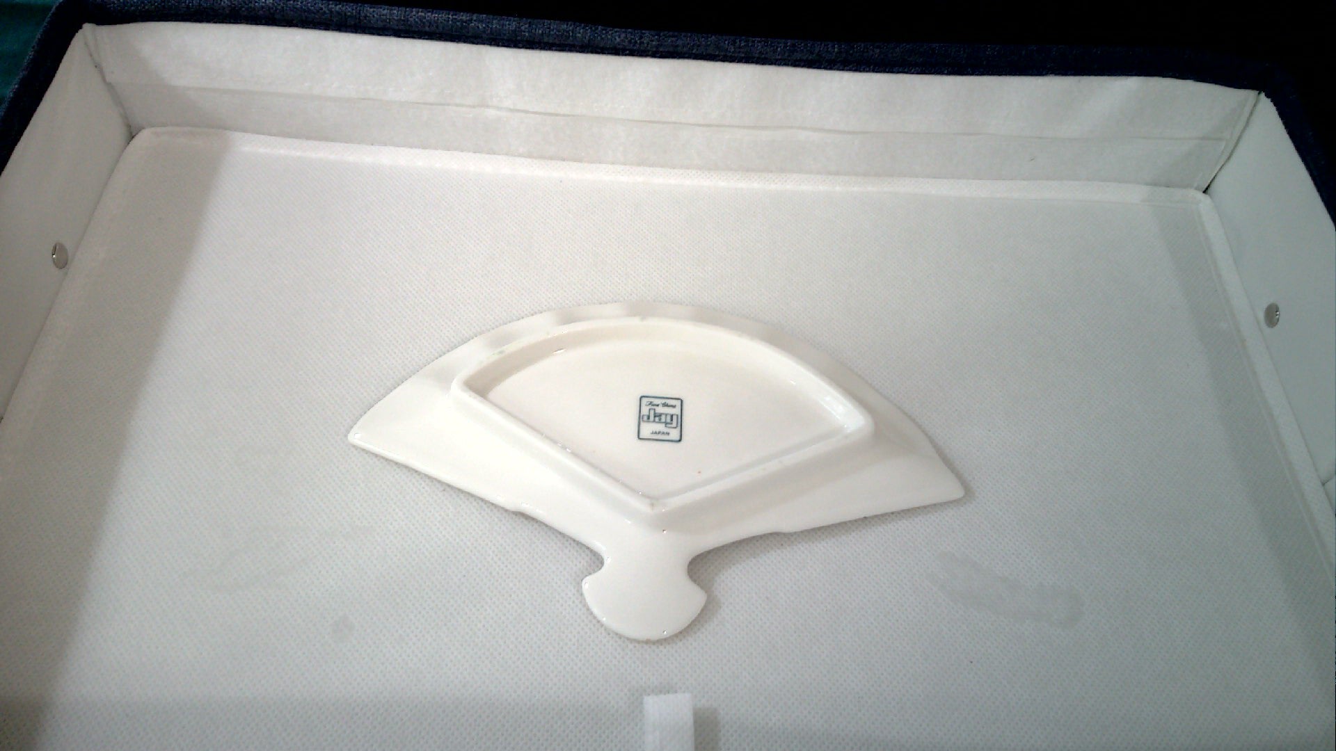 Jay Japan fine China fan shape trinket dish.