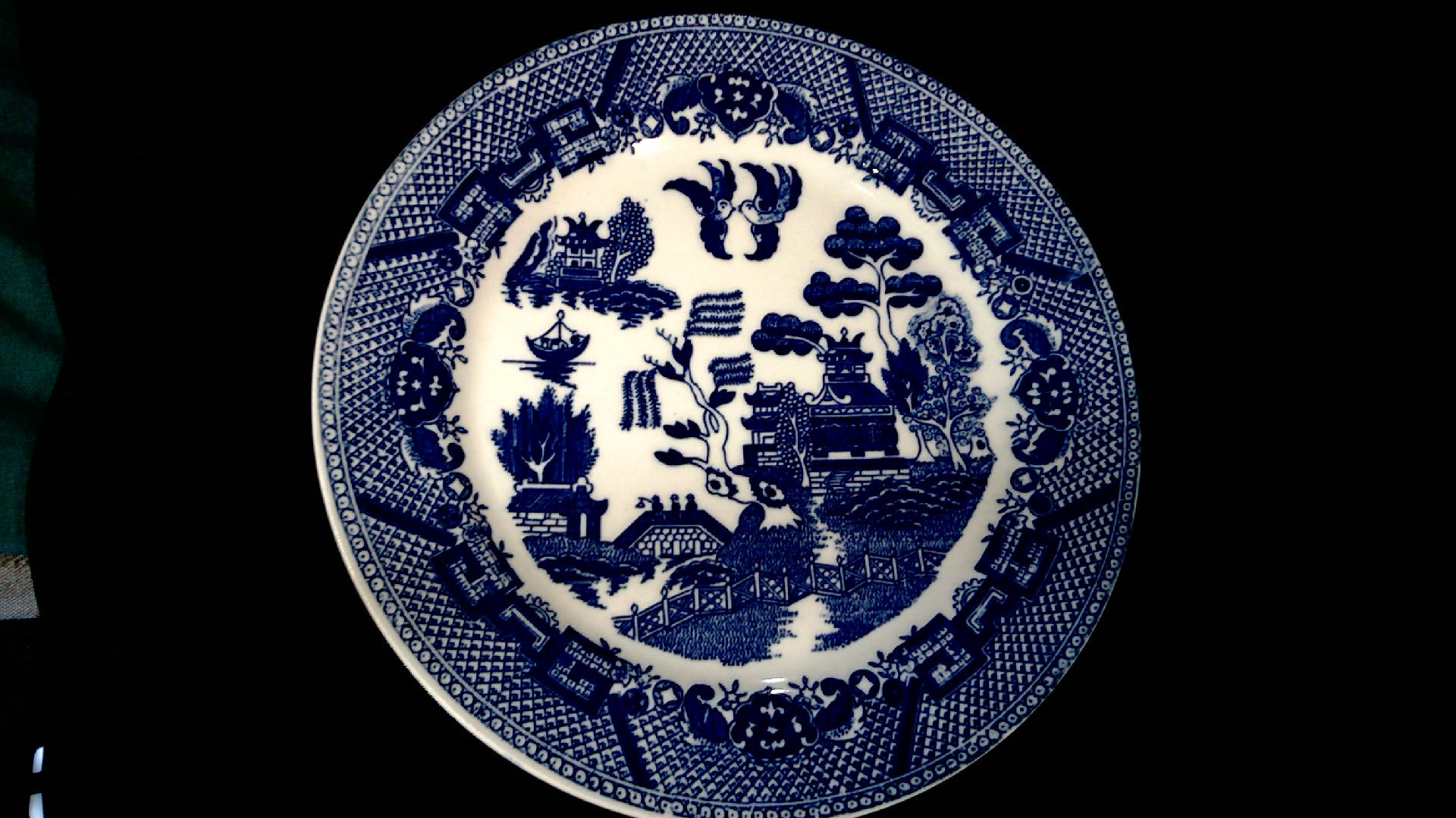 Vintage 9 1/4" Blue Willow transferware Plate