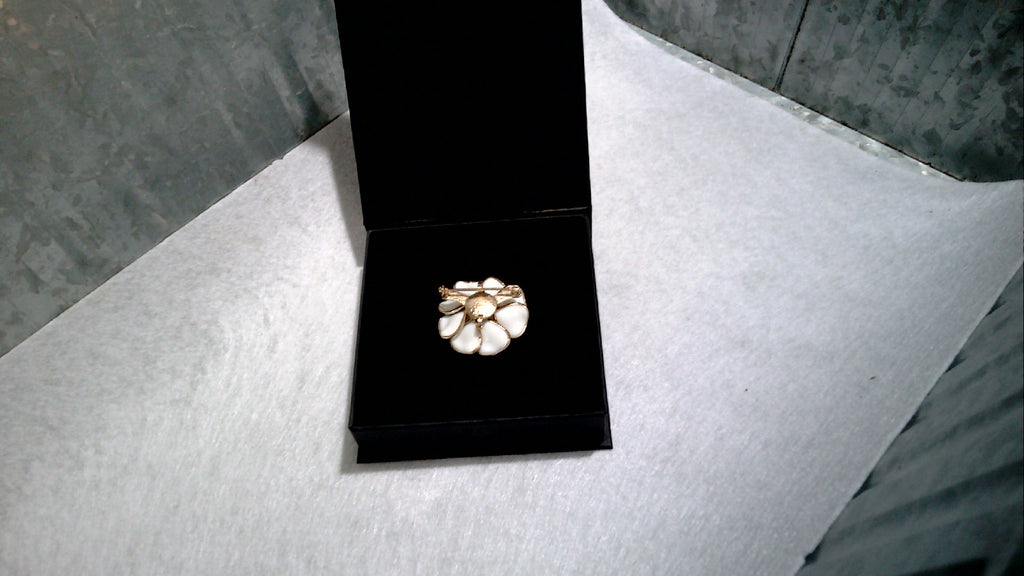 Vintage Crown Trifari Flower White Milk Glass and Gold-toned Metal 1950s