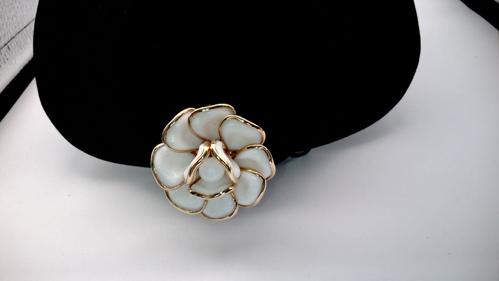Vintage Designer Alfred Crown Trifari Flower White Milk Glass and Gold-toned Metal 1950s