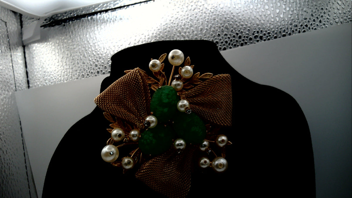 Vintage signed HOBE' Gold tone Mesh Bow Brooch Green Carved Glass  Jade Faux pearl with clear Rhinestones